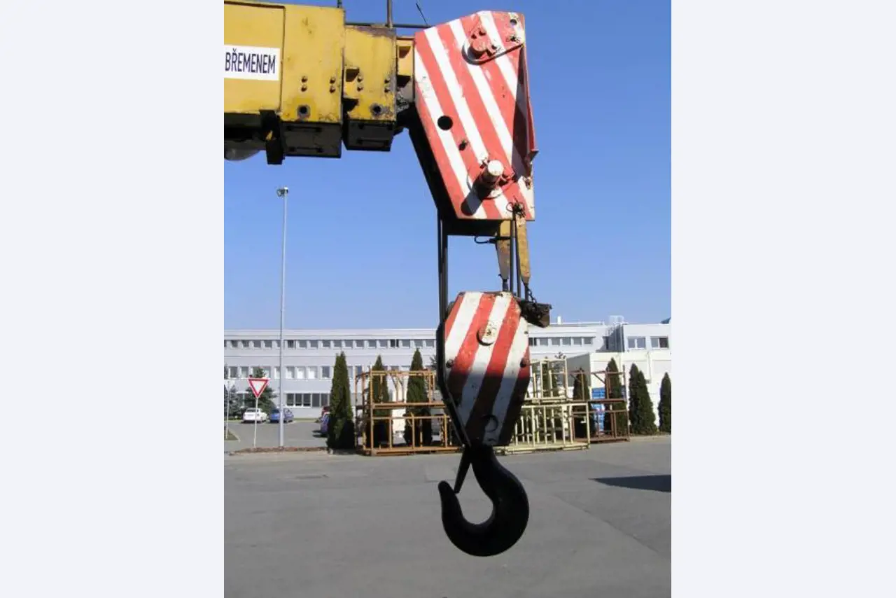 Prumyslových robotu-5